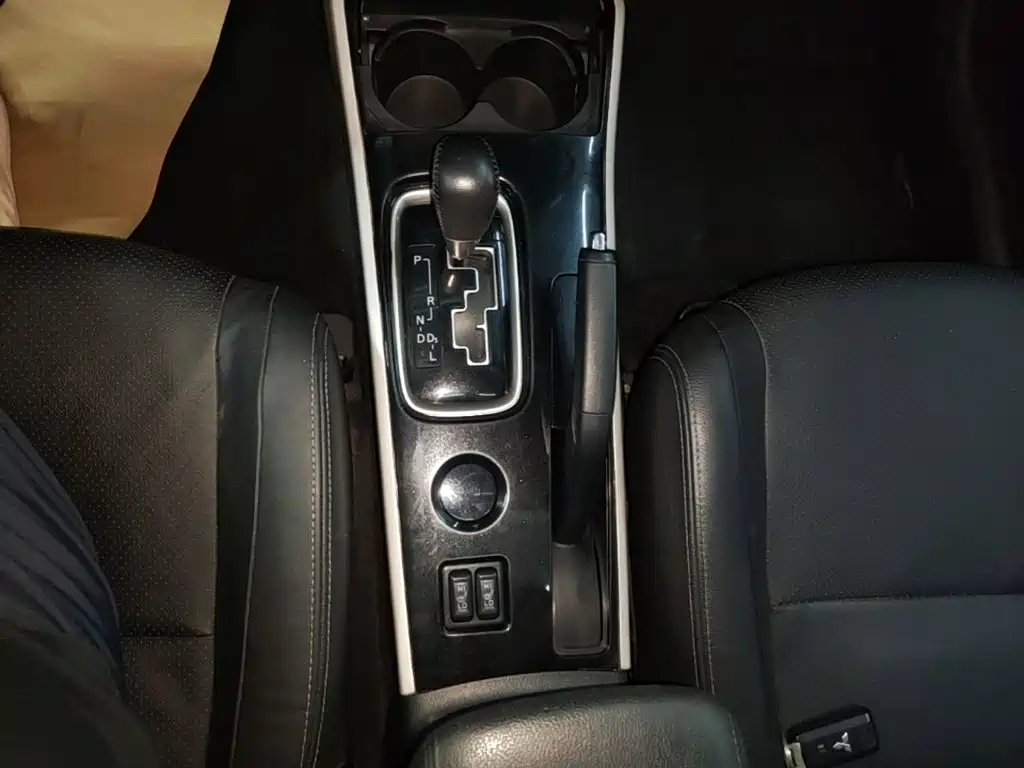 Mitsubishi Outlander — фото 14