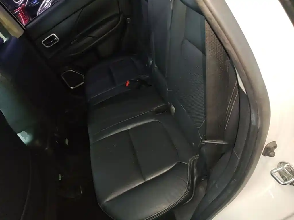 Mitsubishi Outlander — фото 17
