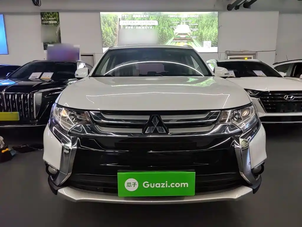 Mitsubishi Outlander — фото 3