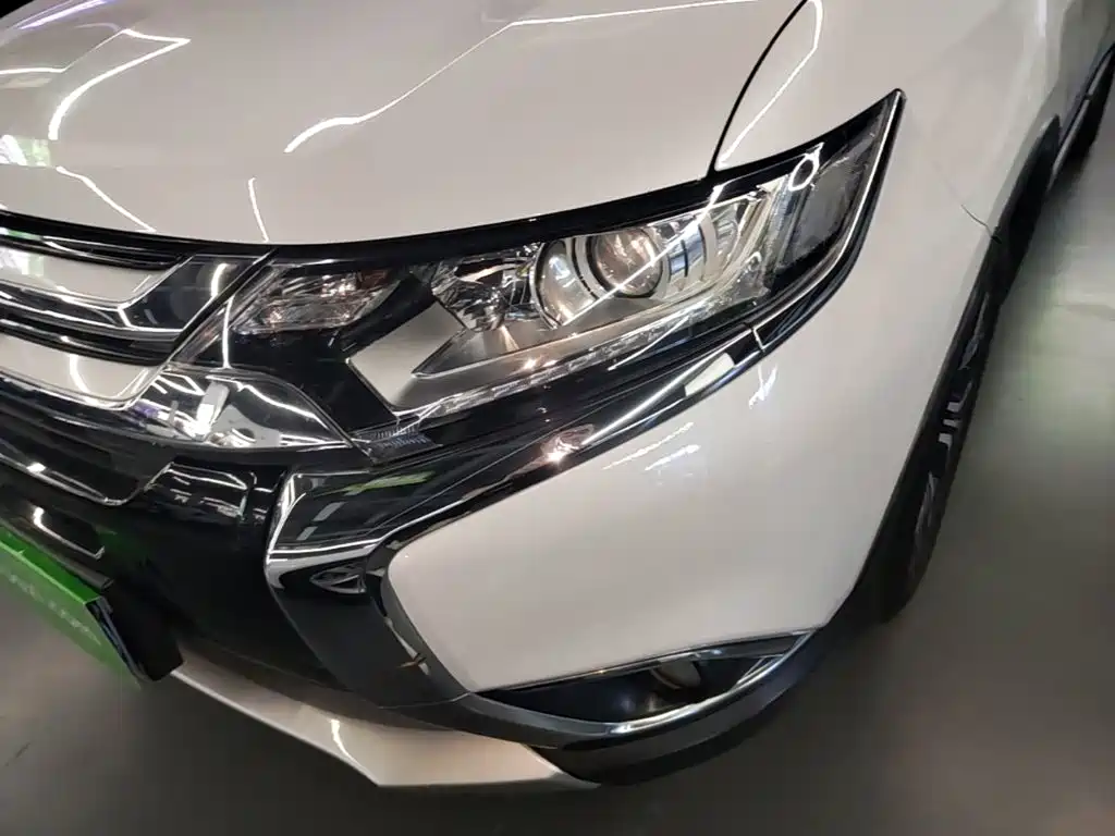 Mitsubishi Outlander — фото 24