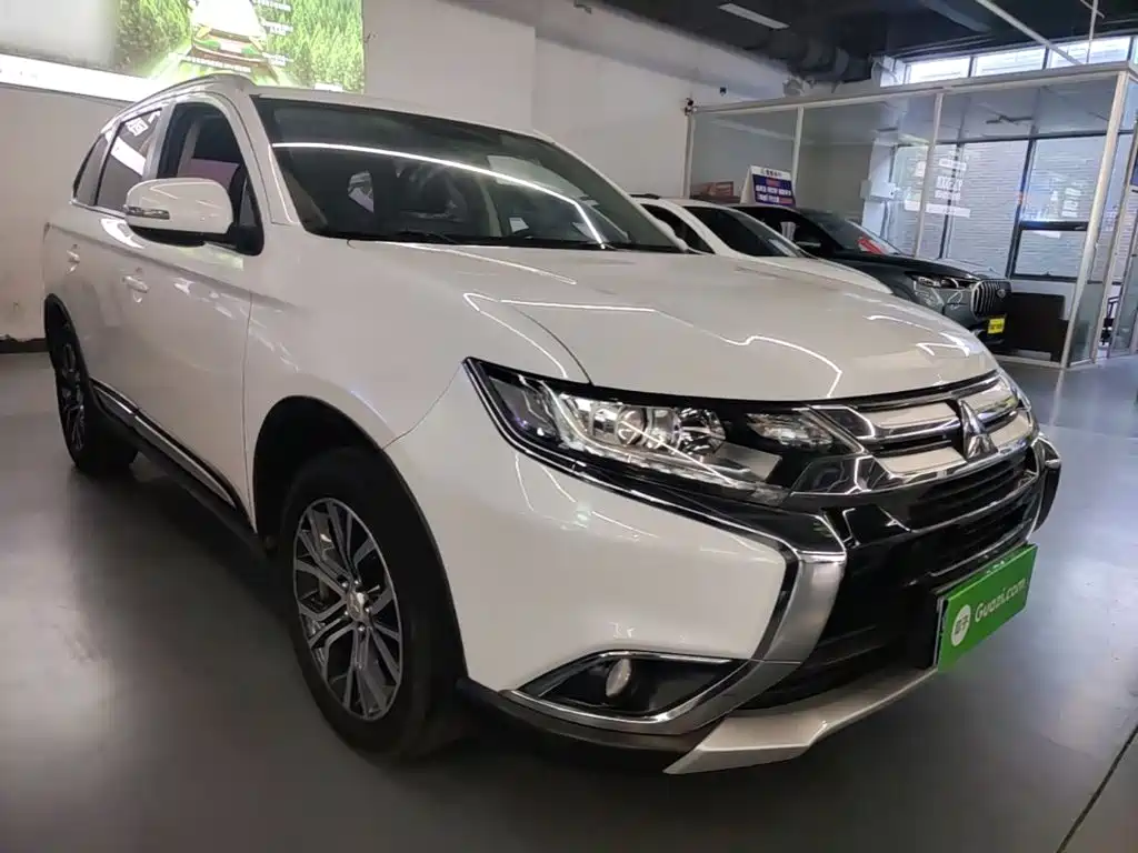 Mitsubishi Outlander — фото 4