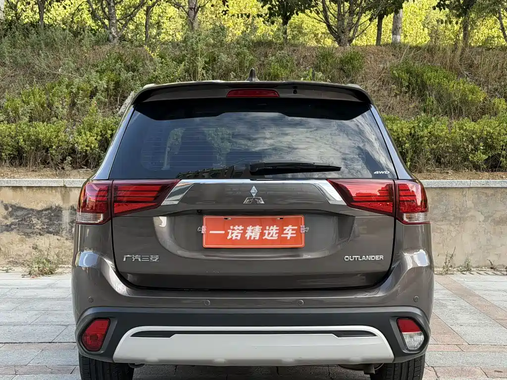Mitsubishi Outlander — фото 4
