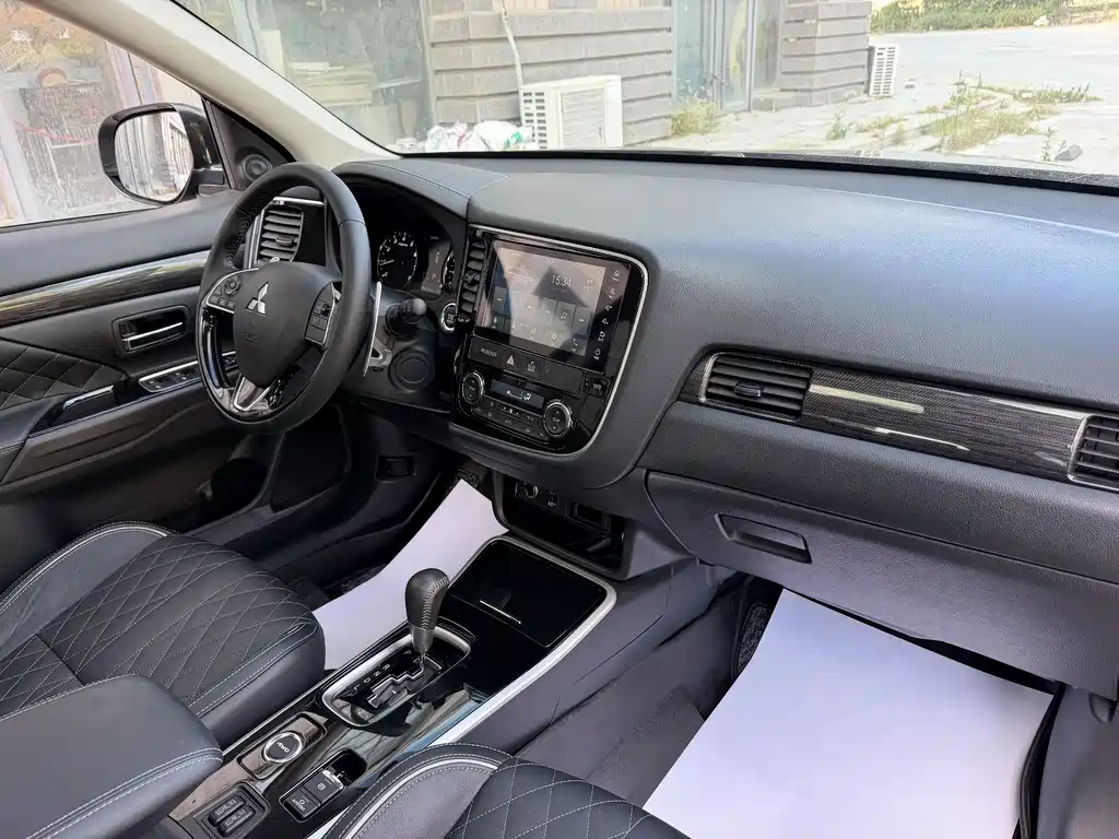 Mitsubishi Outlander — фото 7