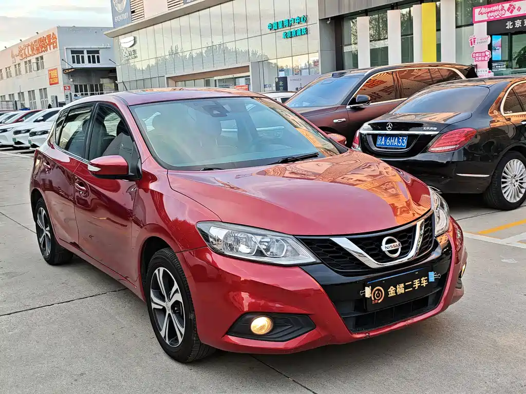 Nissan Tiida — фото 4