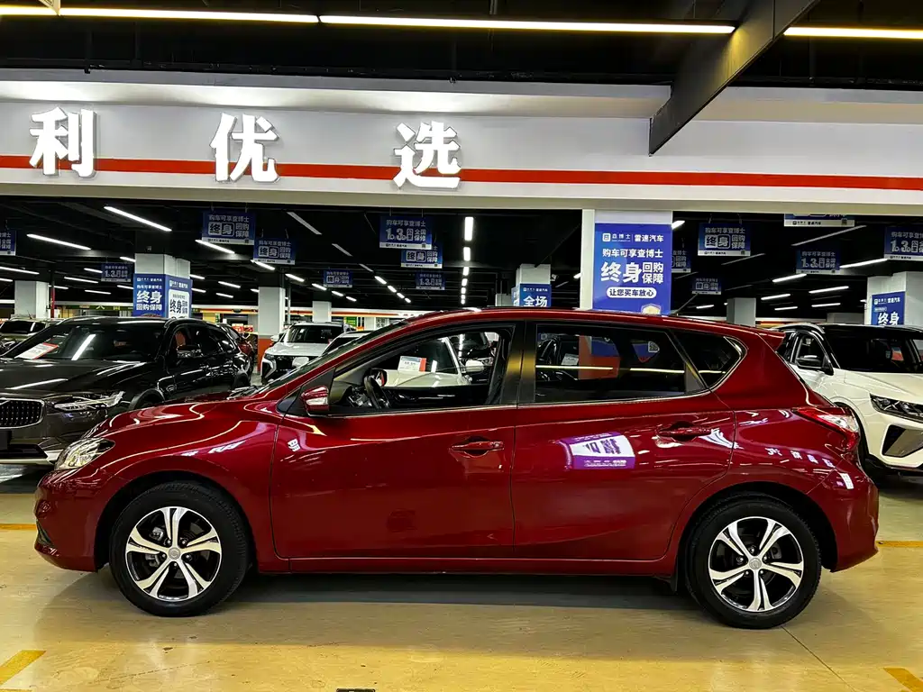 Nissan Tiida — фото 4