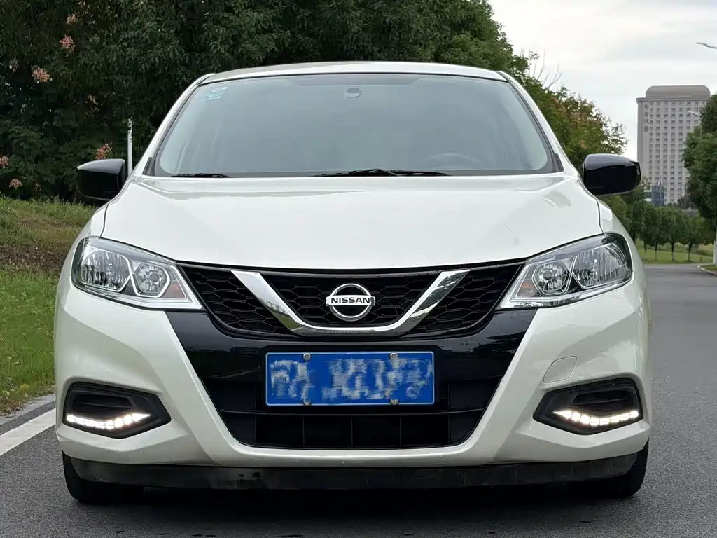 Nissan Tiida — фото 3