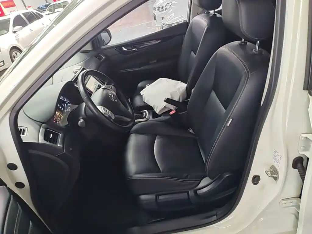 Nissan Tiida — фото 15