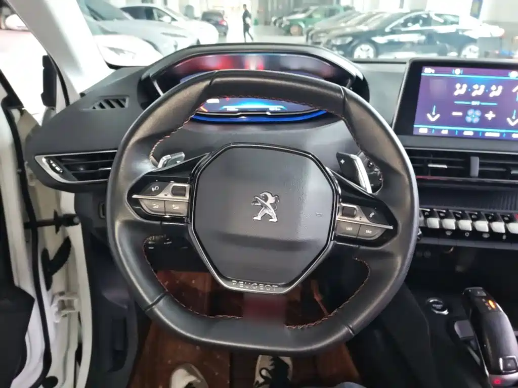 Peugeot 5008 — фото 11