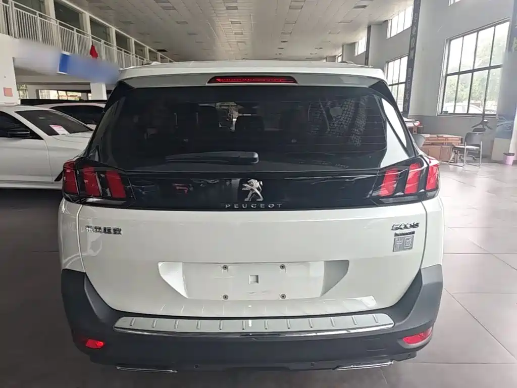 Peugeot 5008 — фото 6