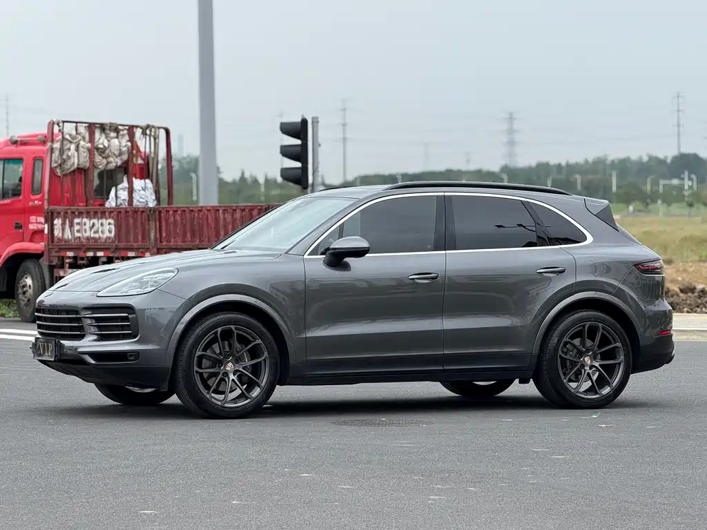 Porsche Cayenne — фото 10