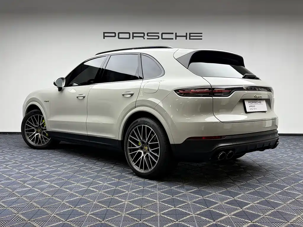 Porsche Cayenne Hybrid — фото 7