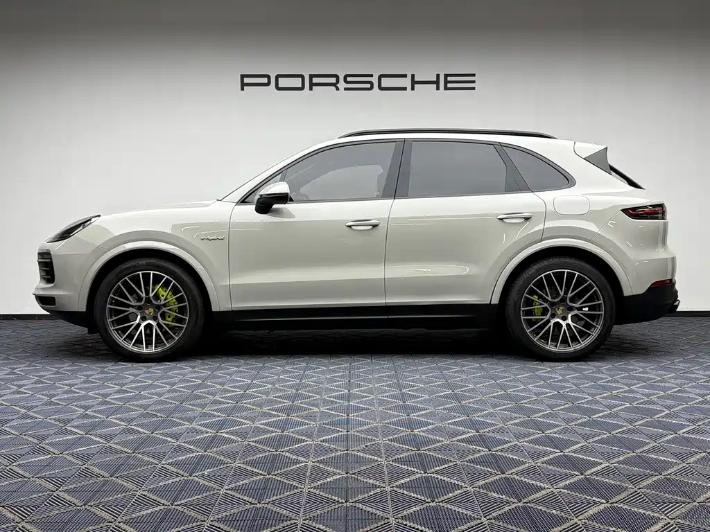 Porsche Cayenne Hybrid — фото 10