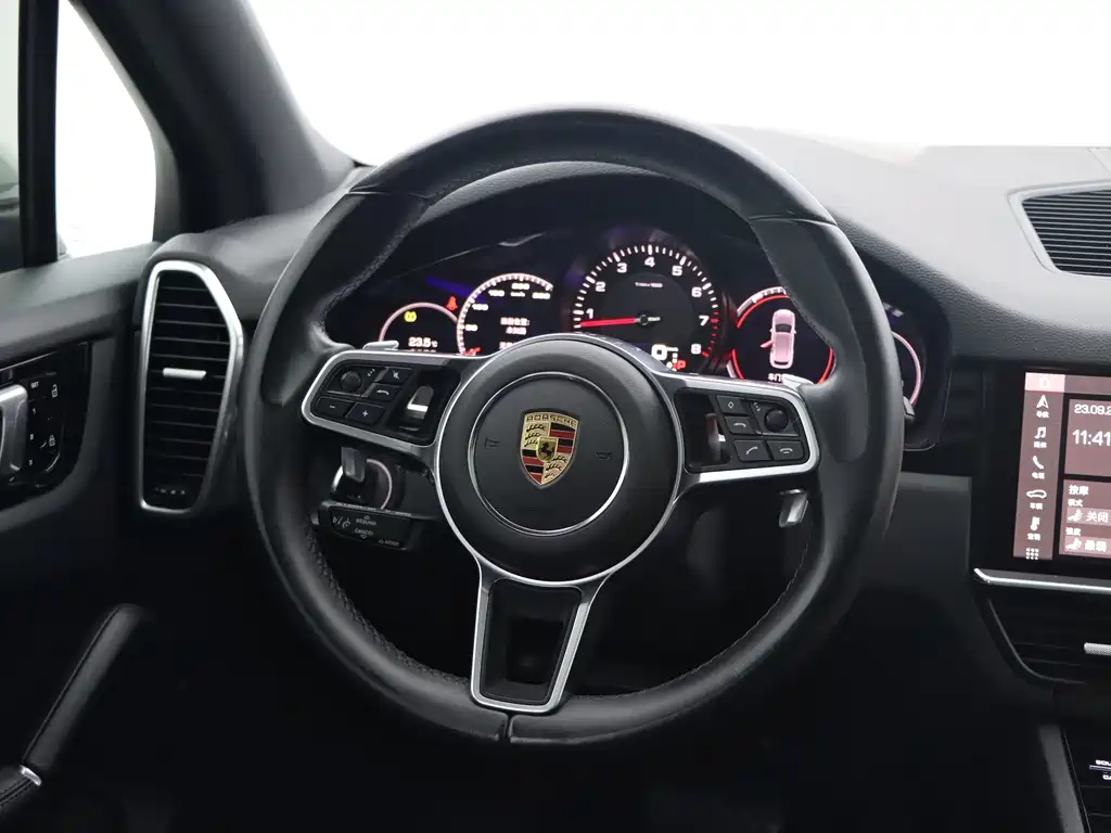 Porsche Cayenne — фото 21