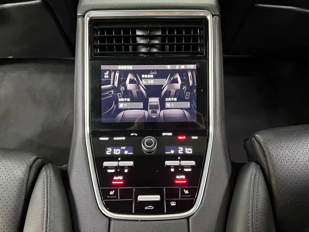 Porsche Panamera — фото 21