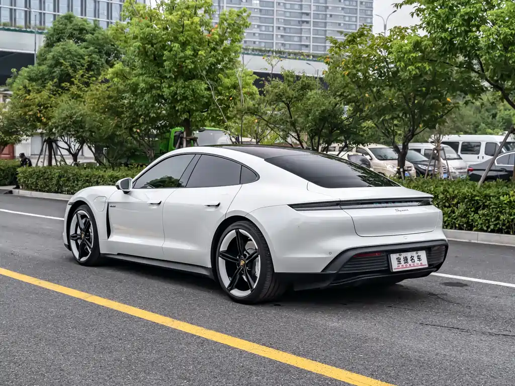 Porsche Taycan — фото 7