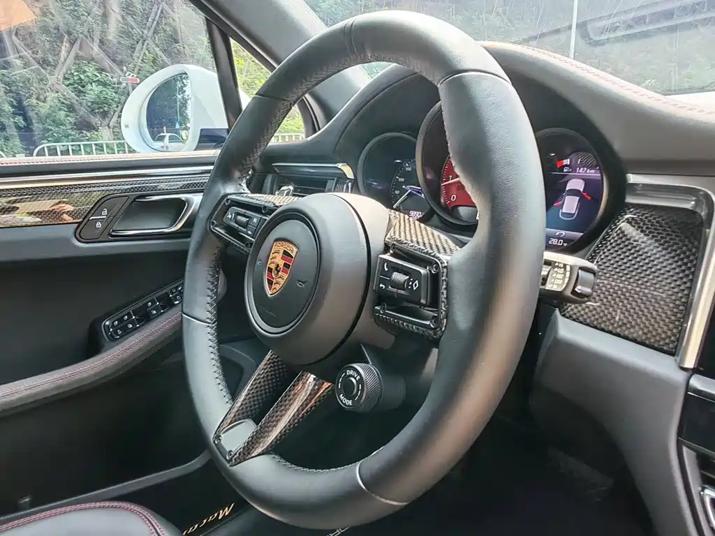 Porsche Macan — фото 33