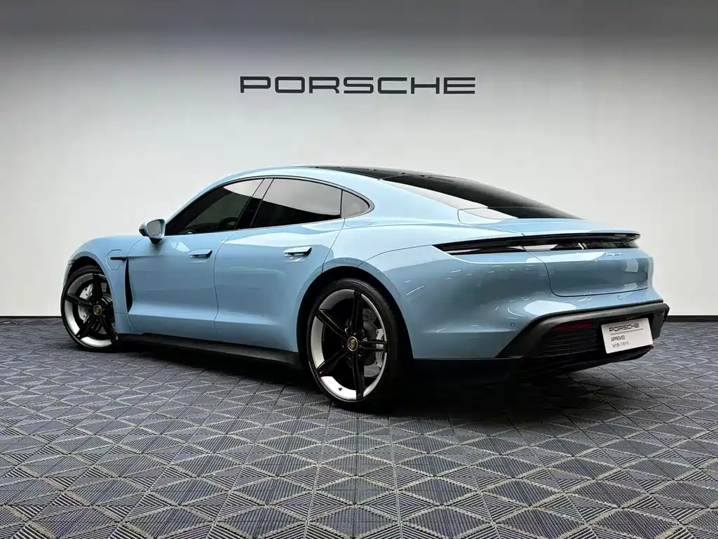 Porsche Taycan — фото 16
