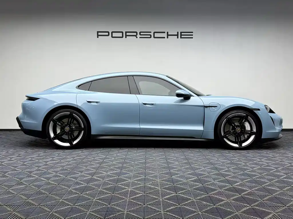 Porsche Taycan — фото 10