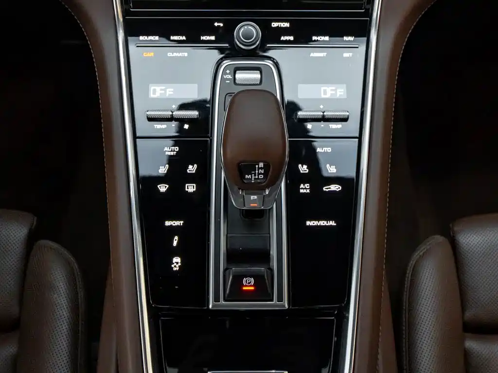 Porsche Panamera — фото 18