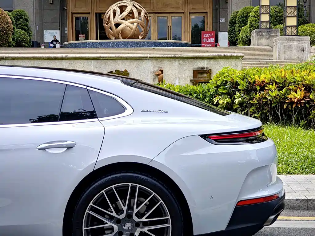Porsche Panamera — фото 28
