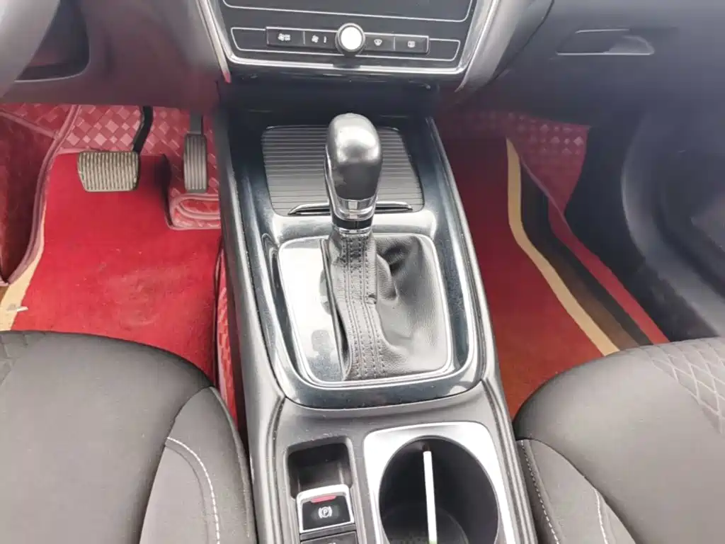 Roewe i5 — фото 10