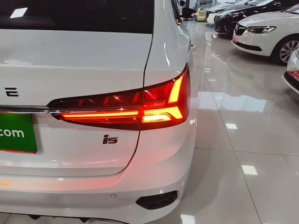 Roewe i5 — фото 8