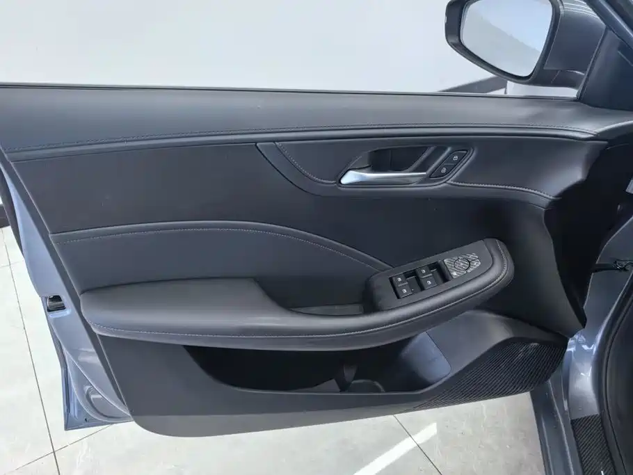 Roewe i5 — фото 7