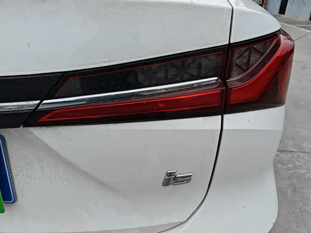 Roewe i5 — фото 8