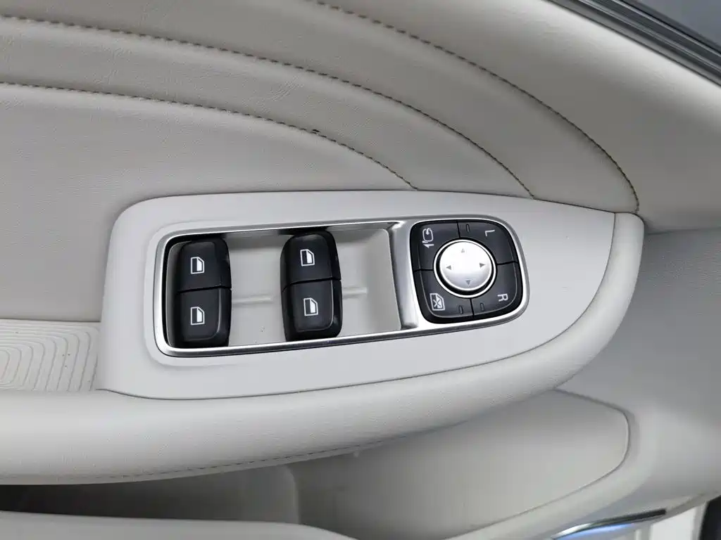 Roewe iMAX8 — фото 9