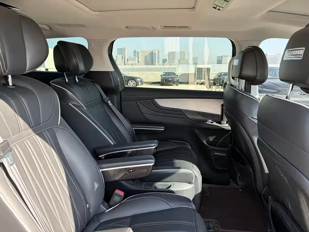 Roewe iMAX8 — фото 14