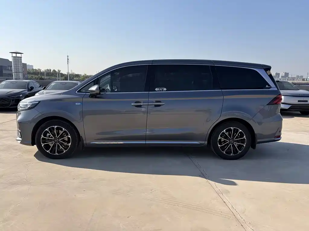 Roewe iMAX8 — фото 4
