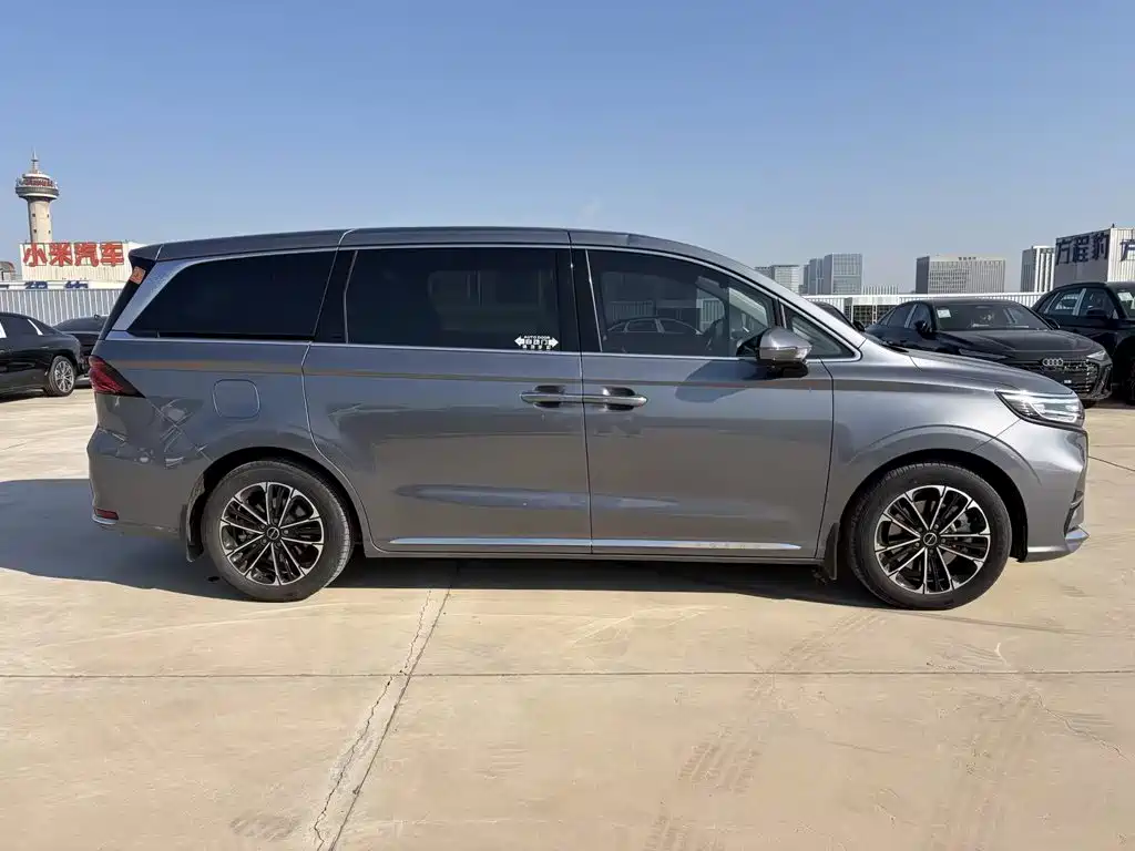 Roewe iMAX8 — фото 5