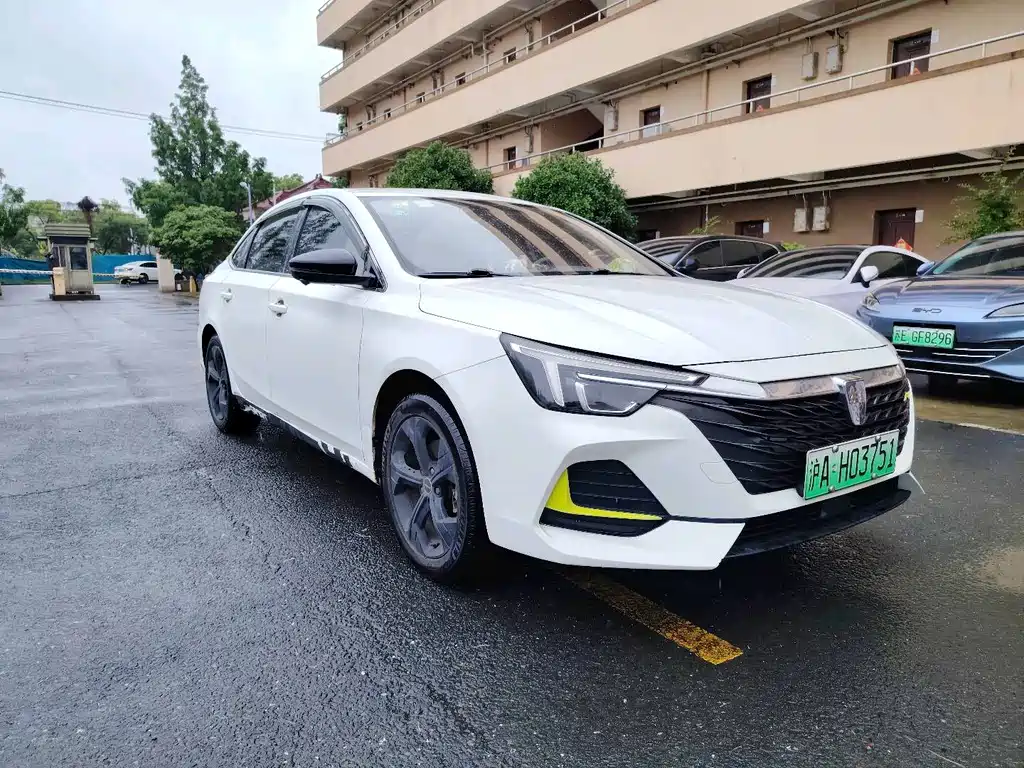 Roewe i6 MAX New Energy — фото 2