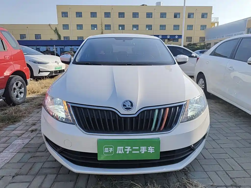 Skoda Rapid Spaceback — фото 3
