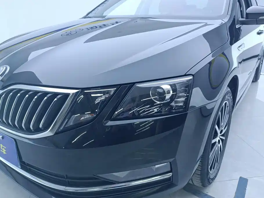 Skoda Octavia — фото 5