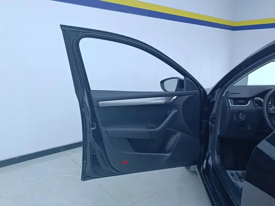 Skoda Octavia — фото 7