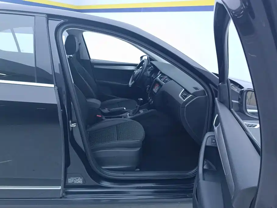 Skoda Octavia — фото 8