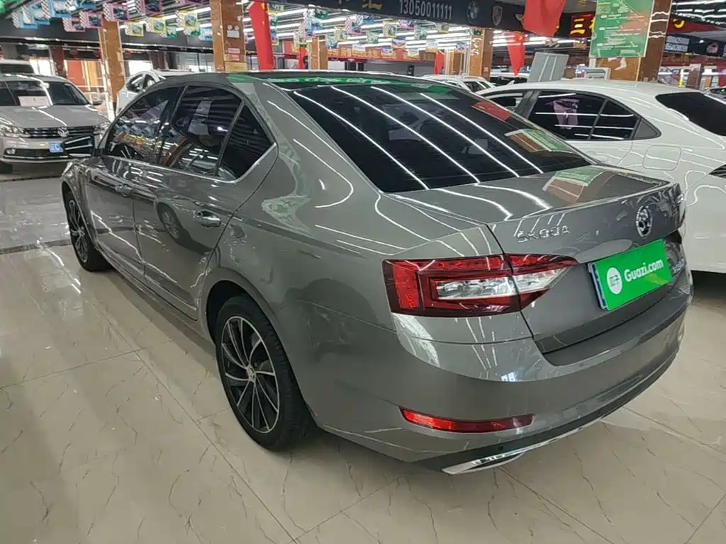 Skoda Octavia — фото 5
