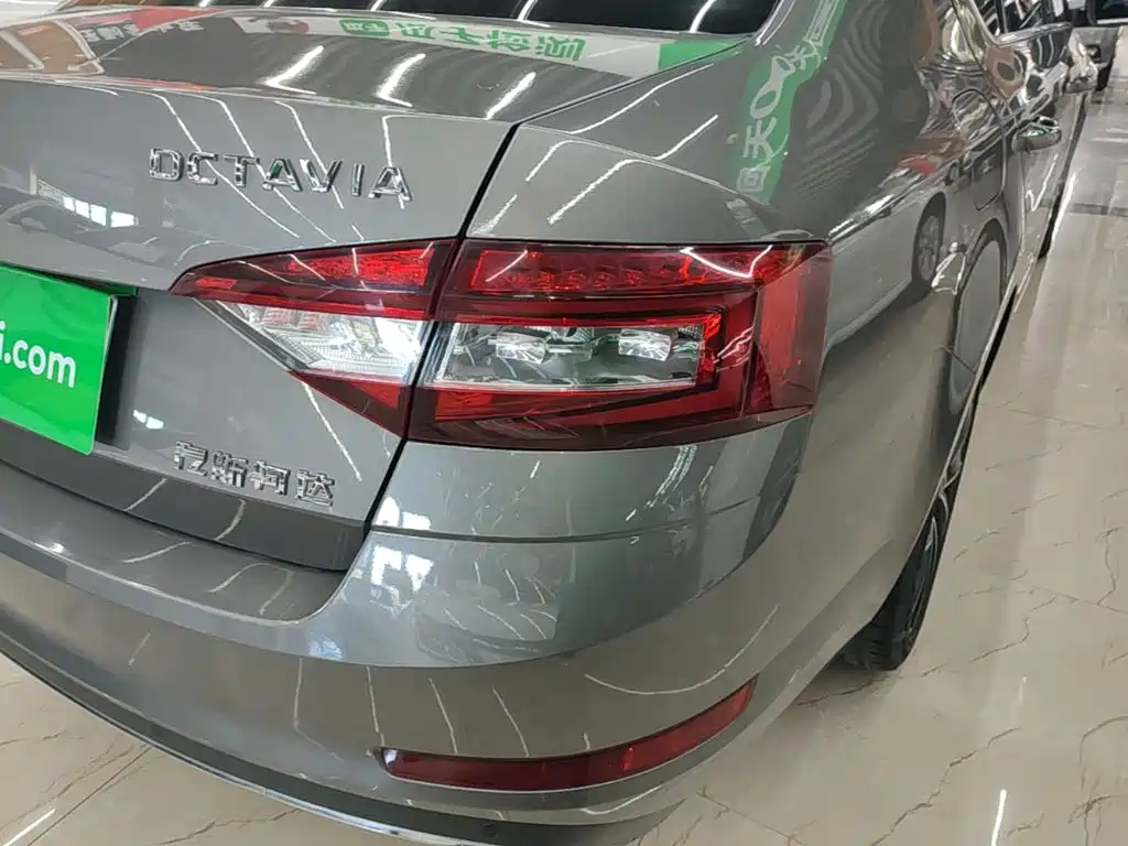 Skoda Octavia — фото 8