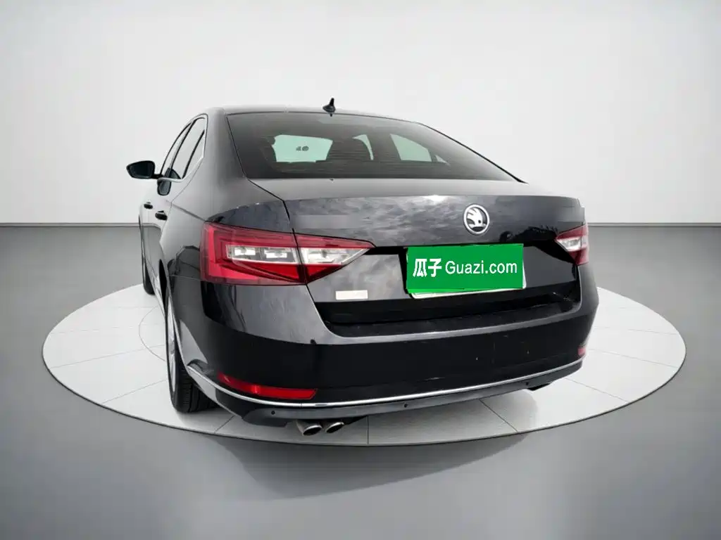 Skoda Superb — фото 4
