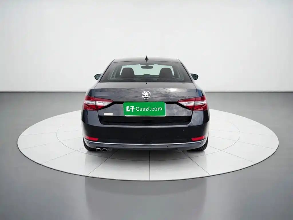Skoda Superb — фото 5