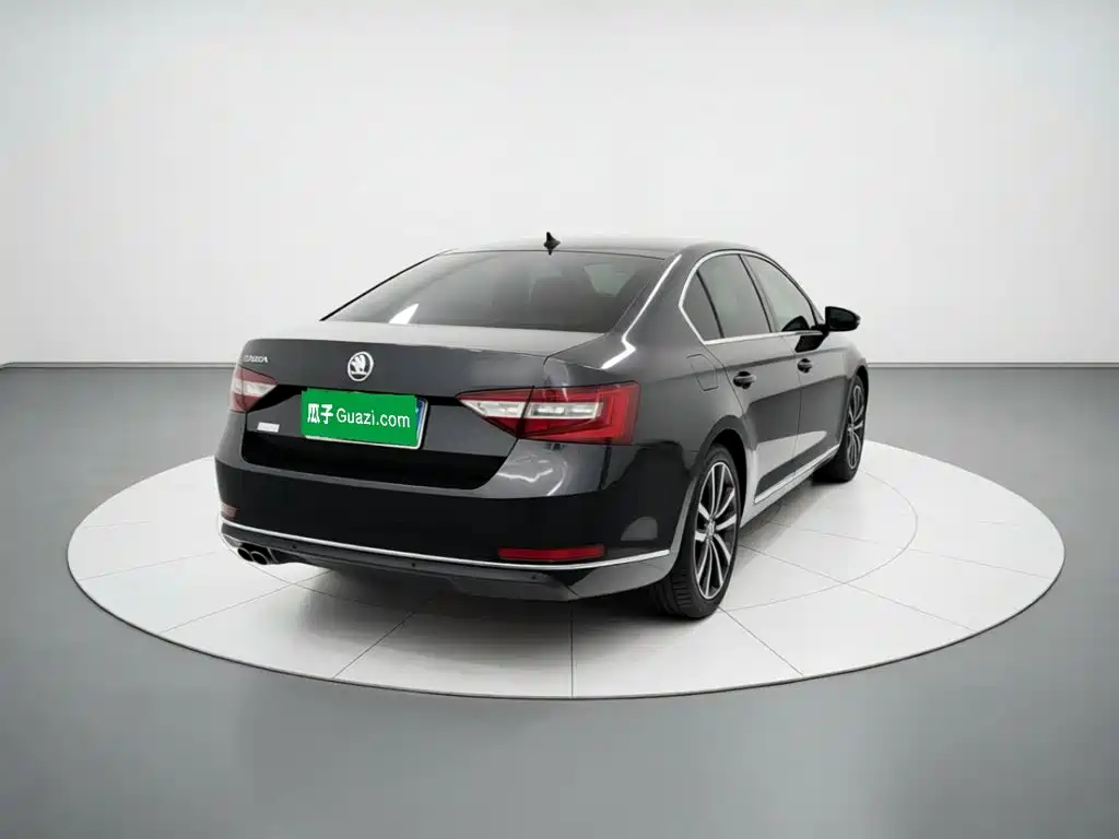 Skoda Superb — фото 6
