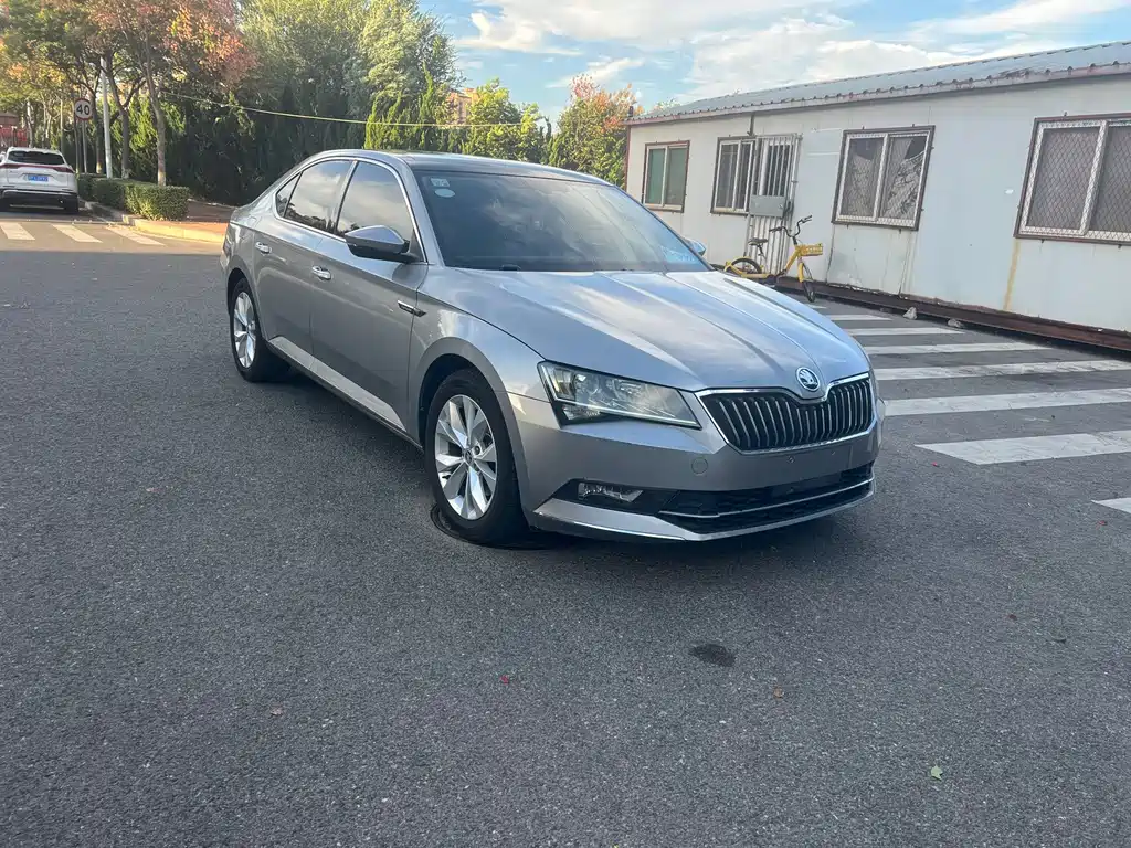 Skoda Superb — фото 3