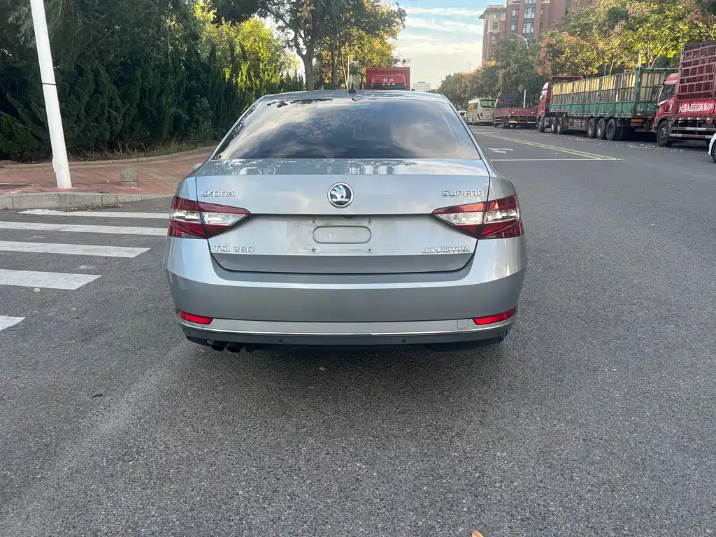 Skoda Superb — фото 4