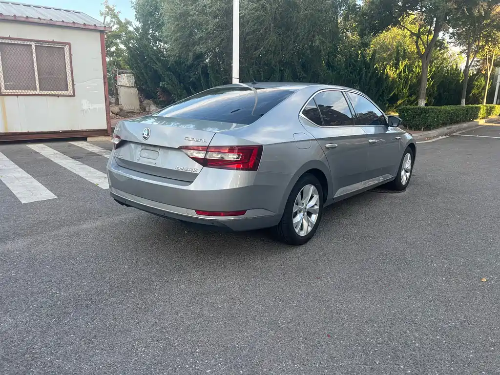 Skoda Superb — фото 6