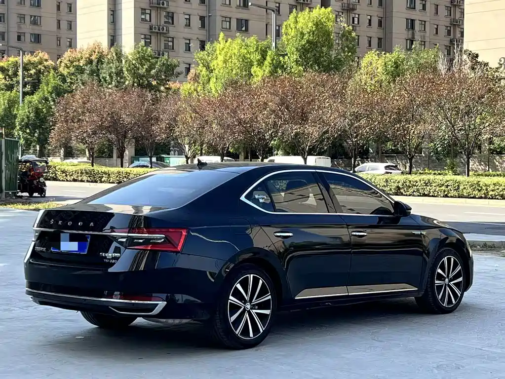 Skoda Superb — фото 9