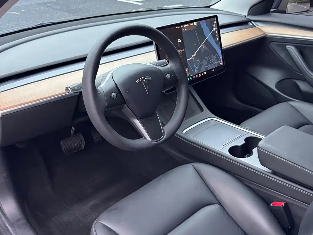 Tesla Model 3 — фото 4