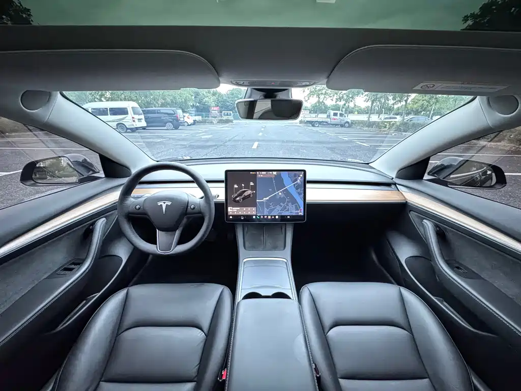 Tesla Model 3 — фото 9