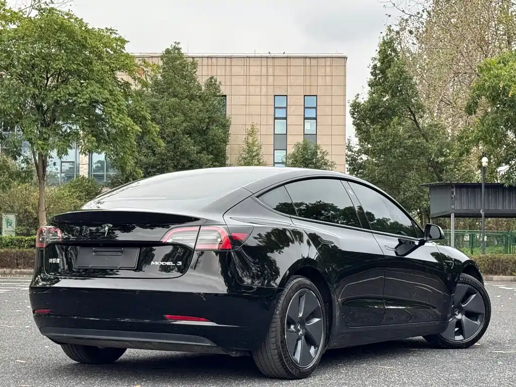 Tesla Model 3 — фото 10