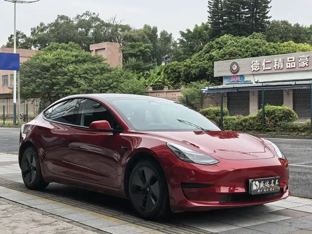 Tesla Model 3 — фото 3